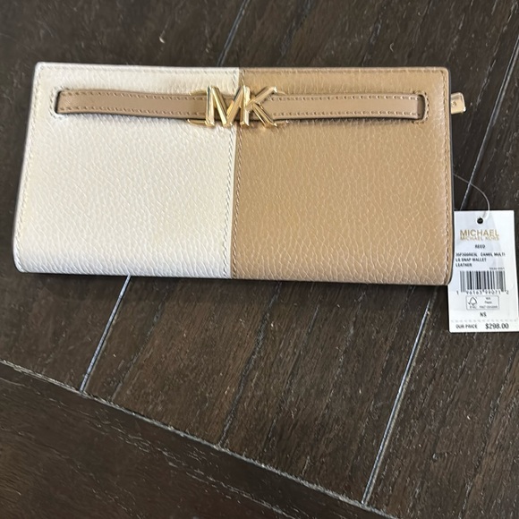 NWT Michael Kors Reed large Snap wallet - Picture 1 of 4